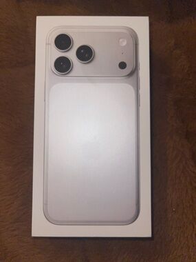 Apple iPhone 17 pro max empty Box - Silver 256GB with paper inserts. Intact seal